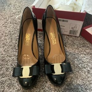 Ferragamo Nero Patent Calf 7 1/2 - used once